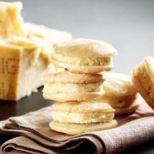 Macaron al Parmigiano Reggiano